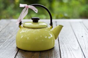 Best kettles with yellow kettle with pink bow
